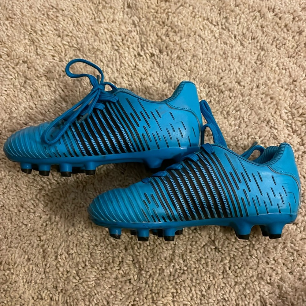 Kids Soccer Cleats – Size 10